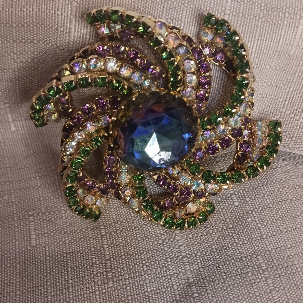 Vintage Gold Tone Glass Crystal Pinwheel Brooch